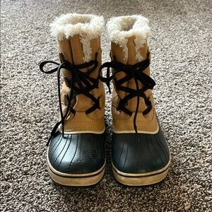 Sorel Tan and Black Winter Boots Sz 8